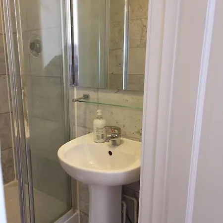 F17-bright 3rd Flr Studio For 2 Near Paddington *