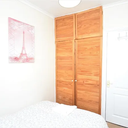 London Deluxe 3 Bedroom House With Parking Space Ferienhaus