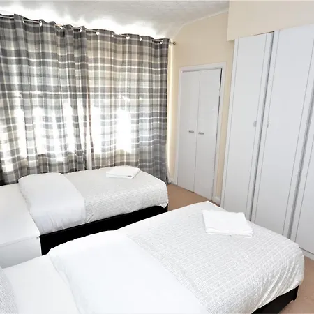London Deluxe 3 Bedroom House With Parking Space Ferienhaus *