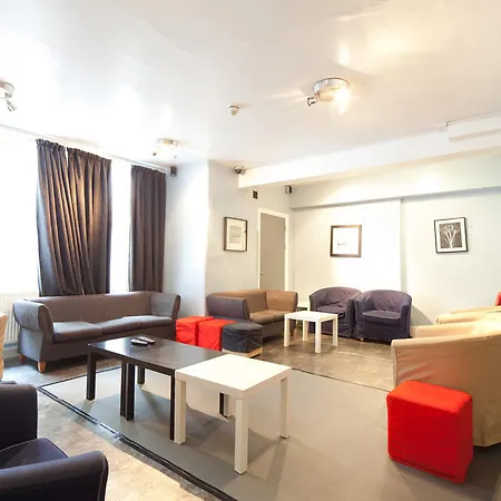 Hostel Evelyn Gardens *