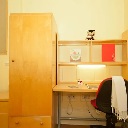 Hostel Evelyn Gardens *