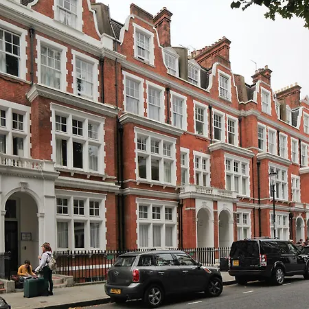 Evelyn Gardens Hostel *