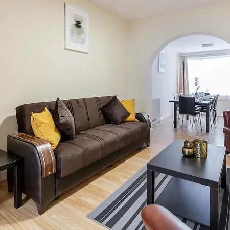 Holiday home Beautiful 2-bed House In Quiet Cul-de-sac *