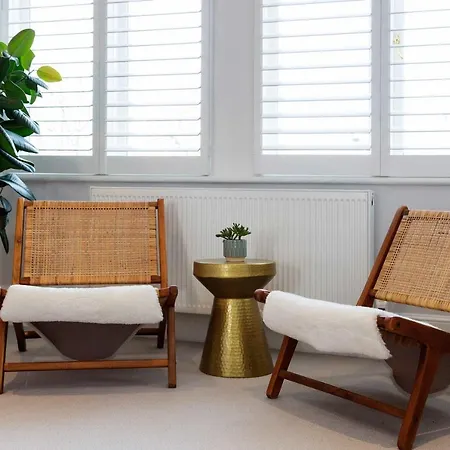 Veeve - Electric Dreams Holiday home London