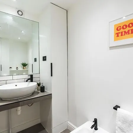 Apartment Stunning 3bd Riverside Flat Communal Roof Terrace *