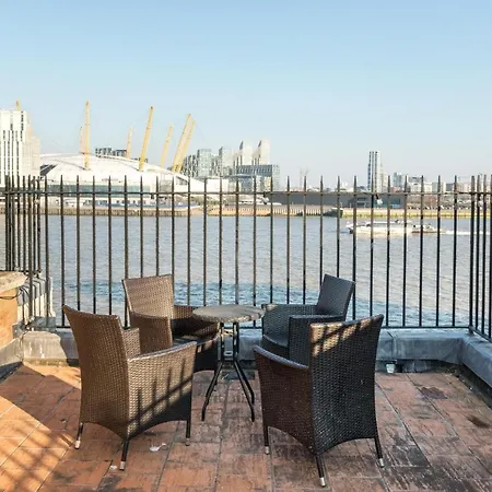 Apartment Stunning 3bd Riverside Flat Communal Roof Terrace London