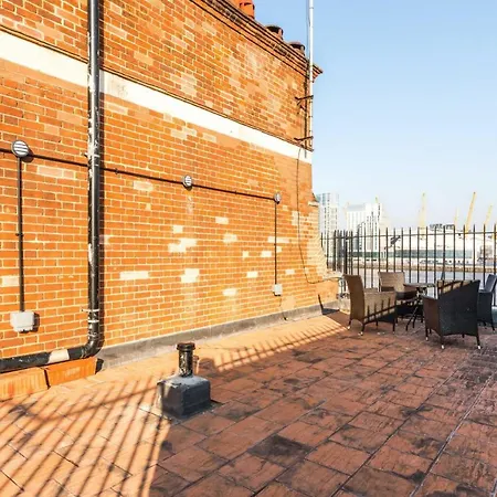 Stunning 3bd Riverside Flat Communal Roof Terrace