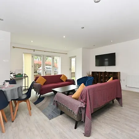 Luxury 2bedroom - 2bath - Prime Location - Patio Apartment