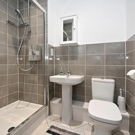 Luxury 2bedroom - 2bath - Prime Location - Patio Harrow on the Hill