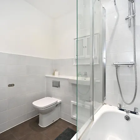 Apartment Luxury 2bedroom - 2bath - Prime Location - Patio