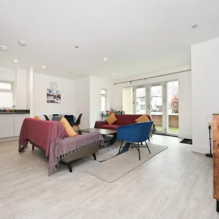 Luxury 2bedroom - 2bath - Prime Location - Patio *