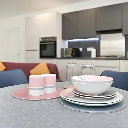 Luxury 2bedroom - 2bath - Prime Location - Patio *