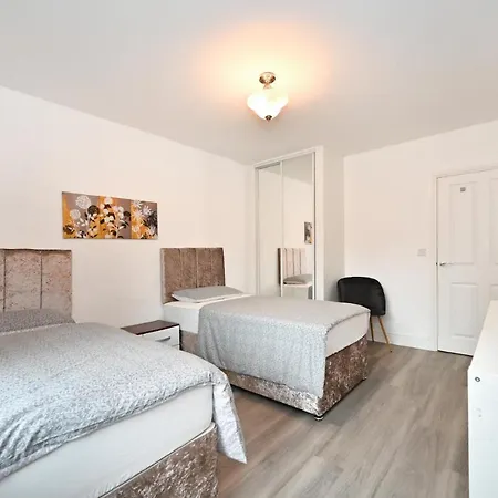 Luxury 2bedroom - 2bath - Prime Location - Patio * Harrow on the Hill