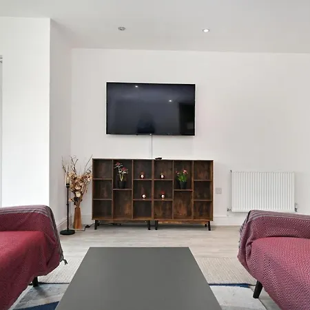 Luxury 2bedroom - 2bath - Prime Location - Patio Apartment