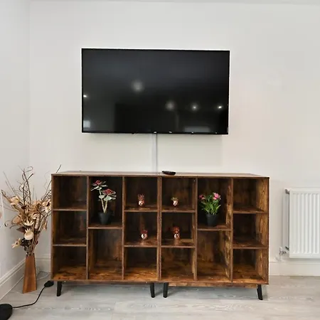 Luxury 2bedroom - 2bath - Prime Location - Patio