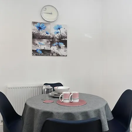 Luxury 2bedroom - 2bath - Prime Location - Patio Apartment Harrow on the Hill