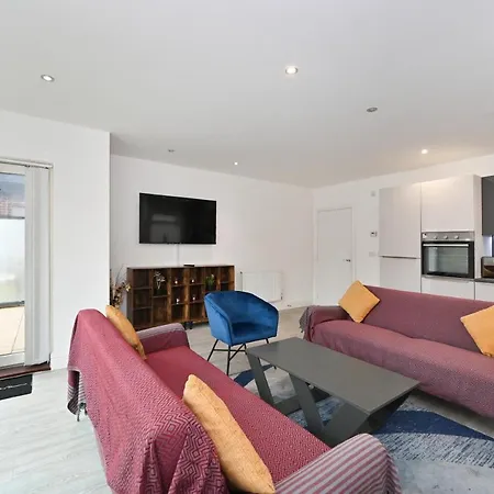Luxury 2bedroom - 2bath - Prime Location - Patio