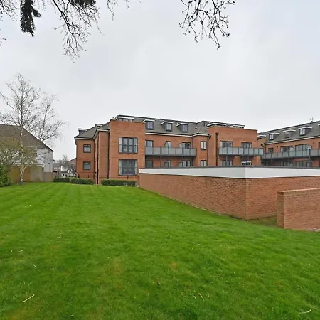 Luxury 2bedroom - 2bath - Prime Location - Patio Apartment Harrow on the Hill