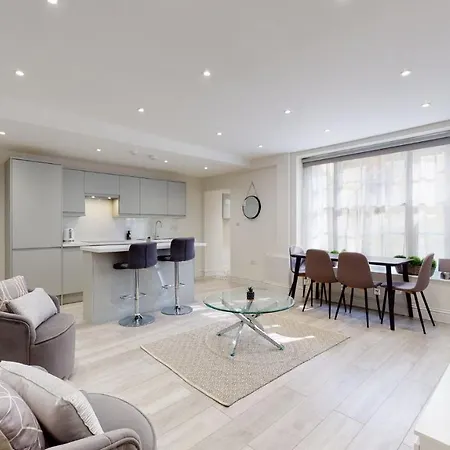 Chic By Hyde Park Apartment