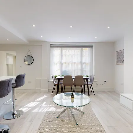 Apartment Chic By Hyde Park