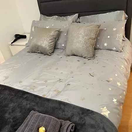 Stunning Oxford Street Furnished * London