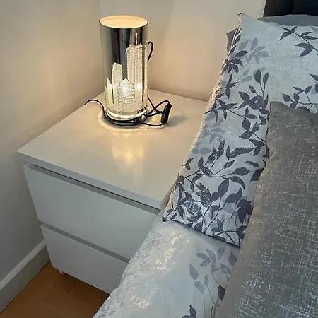 Apartment Stunning Oxford Street Furnished London
