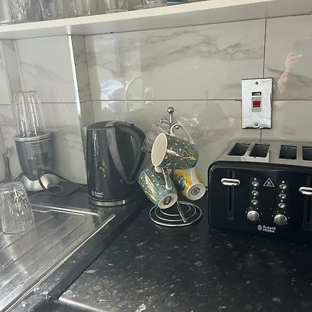 Stunning Oxford Street Furnished *