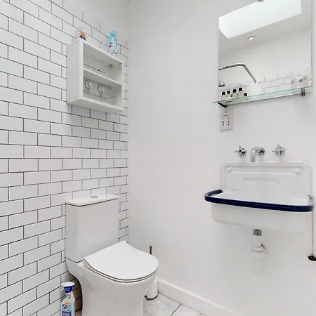 Spacious Flat In Forest Gate *