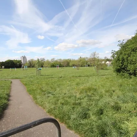 The Greatfields Drive Holiday home Hillingdon