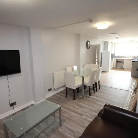 The Greatfields Drive Holiday home Hillingdon