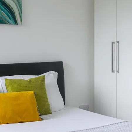 Skyvillion - Cozy In Town With Free Parking & Wifi