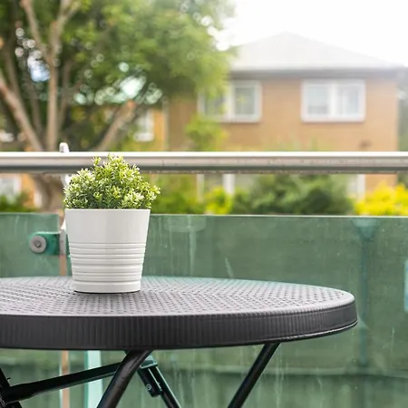 Skyvillion - Cozy In Town With Free Parking & Wifi Apartment Enfield