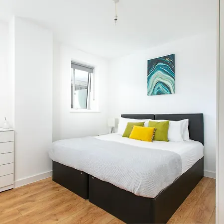 Skyvillion - Cozy In Town With Free Parking & Wifi