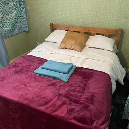 Home Away From Home, Entire 1-4 Bed Property London