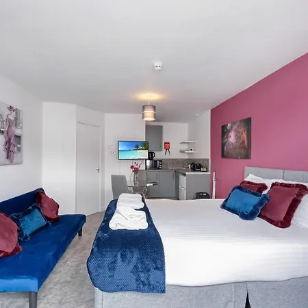 Fernbank Sudbury Hill Harrow Self-contained With En-suite Apartamento Wembley