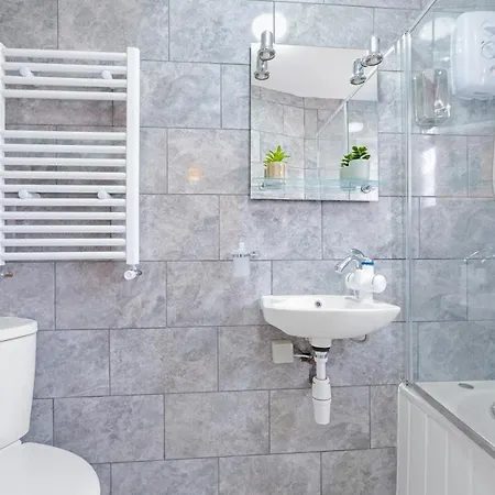 Fernbank Sudbury Hill Harrow Self-contained With En-suite Apartamento
