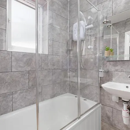 Fernbank Sudbury Hill Harrow Self-contained With En-suite Apartamento