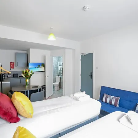 Fernbank Sudbury Hill Harrow Self-contained With En-suite Apartamento Wembley