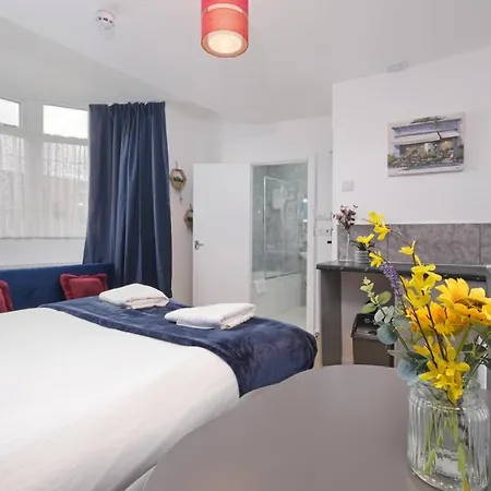 Fernbank Sudbury Hill Harrow Self-contained With En-suite Apartamento