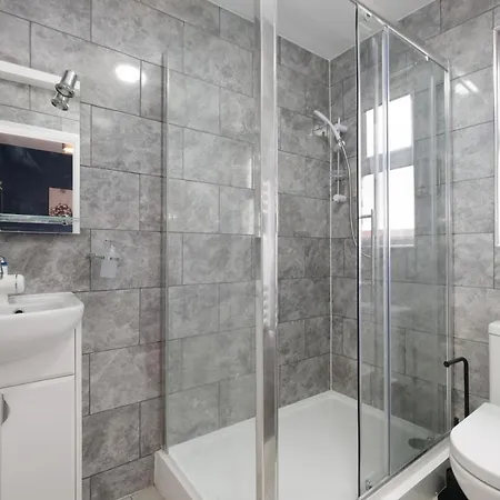 Fernbank Sudbury Hill Harrow Self-contained With En-suite Wembley