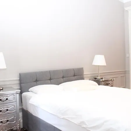 Sloane Square Apartment *