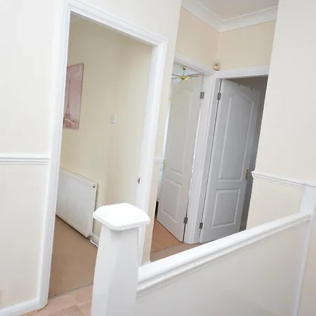 Ferienhaus London Deluxe 3 Bedroom House With Parking Space Dagenham