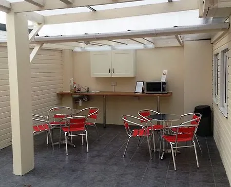 Easyhotel London Heathrow 2*