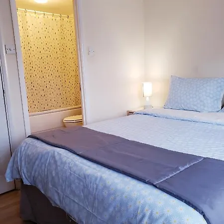 Homestay Ensuite Near Canal *