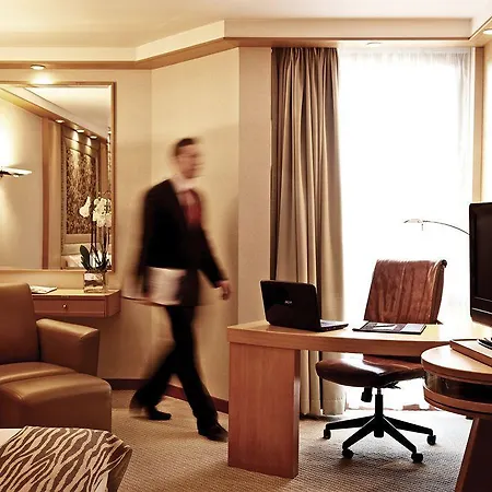 Hotel Millennium And Conference Centre Gloucester 4*