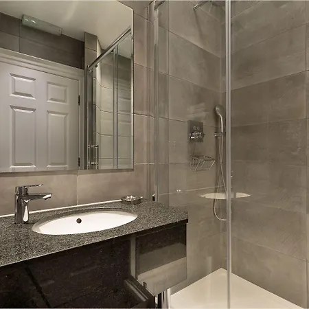 Staunton - 4*