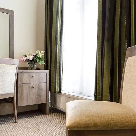 Kensington Gardens Hotel 2*