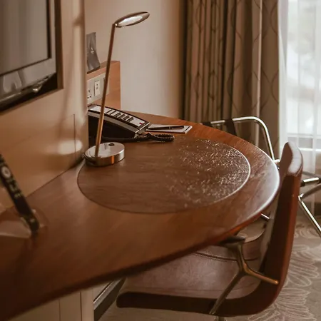 Hilton London Heathrow Airport Terminal 5 4* Hillingdon
