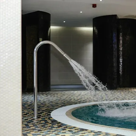 Hilton London Heathrow Airport Terminal 5 4*