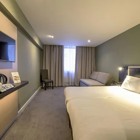 Sleeper At Royal National Hotel